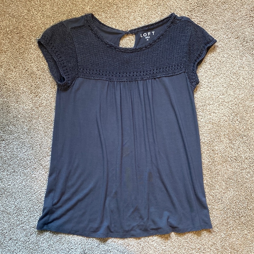 EUC Women’s Medium Loft Gray Top